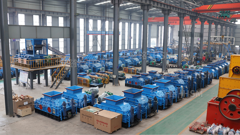 花崗巖液壓對(duì)輥破碎機(jī)多少錢？有沒(méi)有好的廠家推薦？